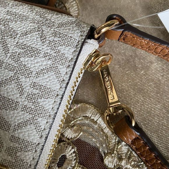 Michael Kors wristlet - Picture 6 of 12